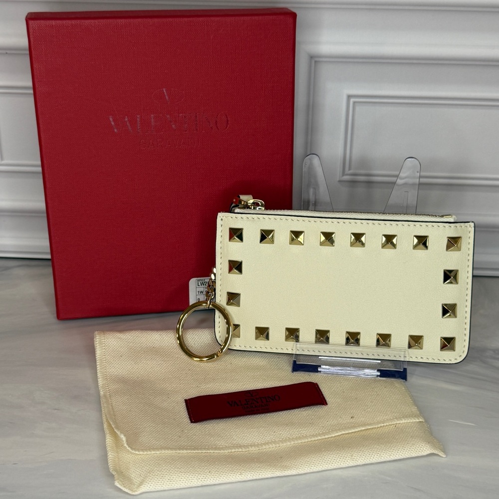 Valentino Garavani Rockstud Leather Coin Case – Light Ivory Calfskin | Like New